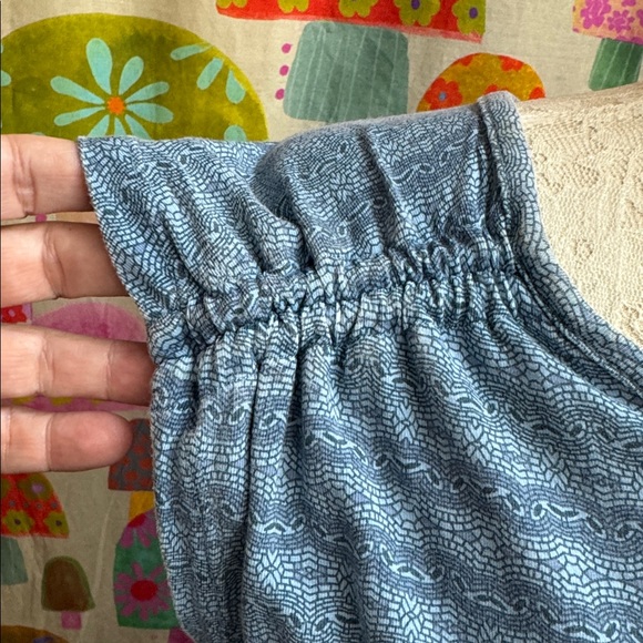 Aventura Sleeveless Blouse. Medium? - Picture 3 of 10